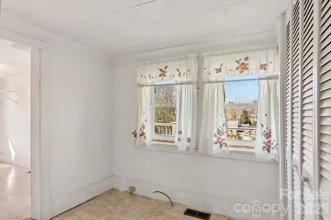 24 Pelzer Street Asheville NC 28804