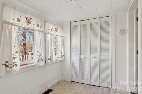 24 Pelzer Street Asheville NC 28804
