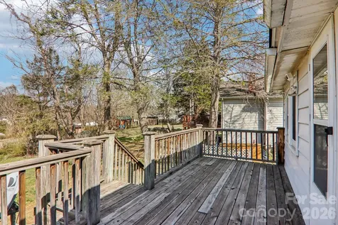 24 Pelzer Street Asheville NC 28804