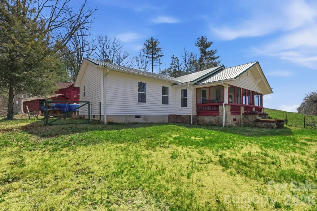 6998 Nobby Lail Road Connelly Springs NC 28612