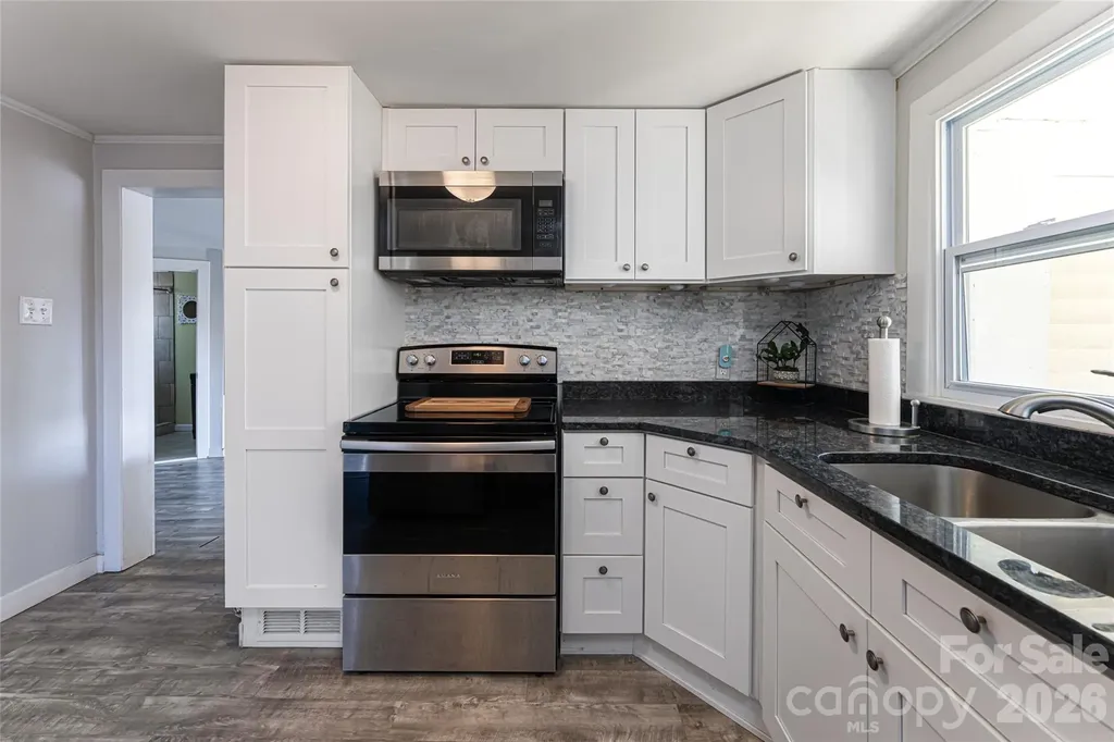203 Pine Street Candler NC 28715