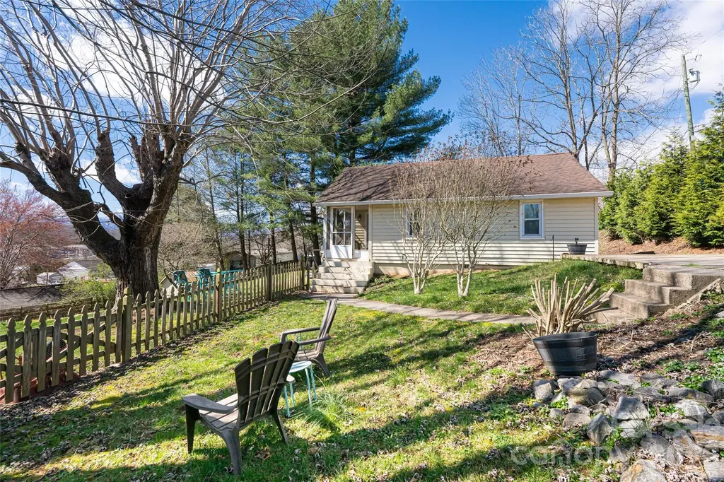 203 Pine Street Candler NC 28715
