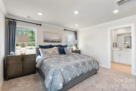 8204 Hidden Springs Trail Charlotte NC 28216