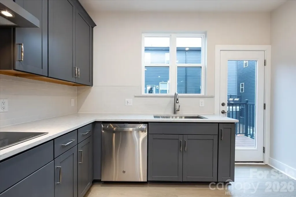 6012 Pivot Court Charlotte NC 28205
