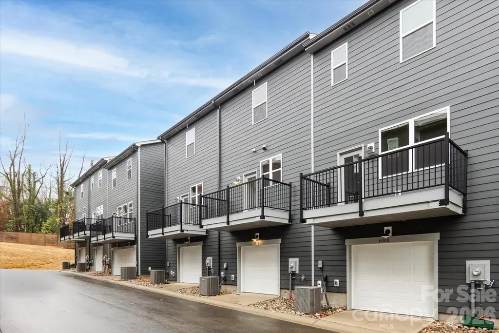 6012 Pivot Court Charlotte NC 28205