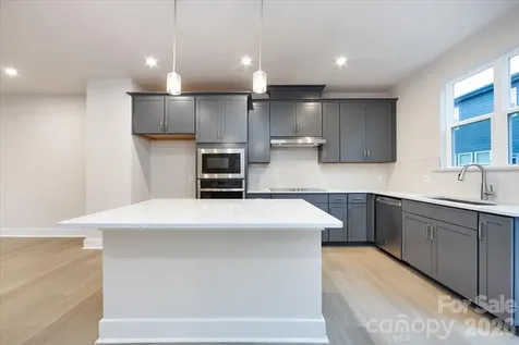 6012 Pivot Court Charlotte NC 28205