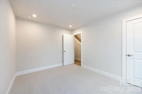 6012 Pivot Court Charlotte NC 28205
