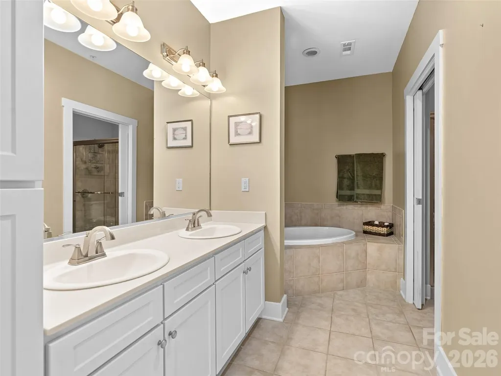9 Kenilworth Knoll Asheville NC 28805