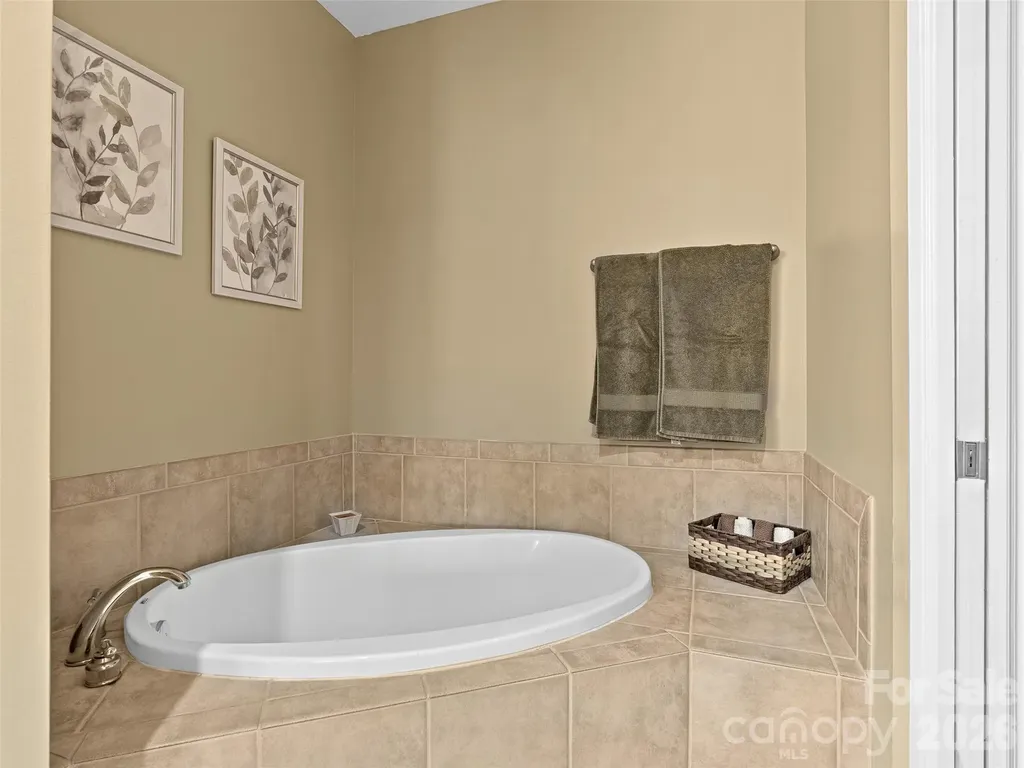 9 Kenilworth Knoll Asheville NC 28805