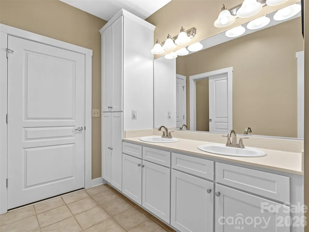 9 Kenilworth Knoll Asheville NC 28805