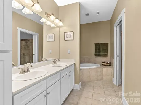 9 Kenilworth Knoll Asheville NC 28805