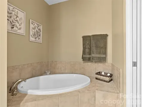 9 Kenilworth Knoll Asheville NC 28805