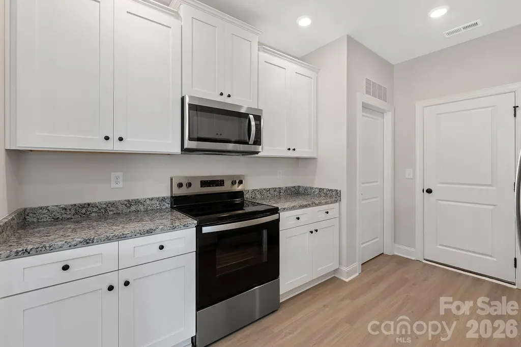 6718 Fairford Drive Charlotte NC 28215