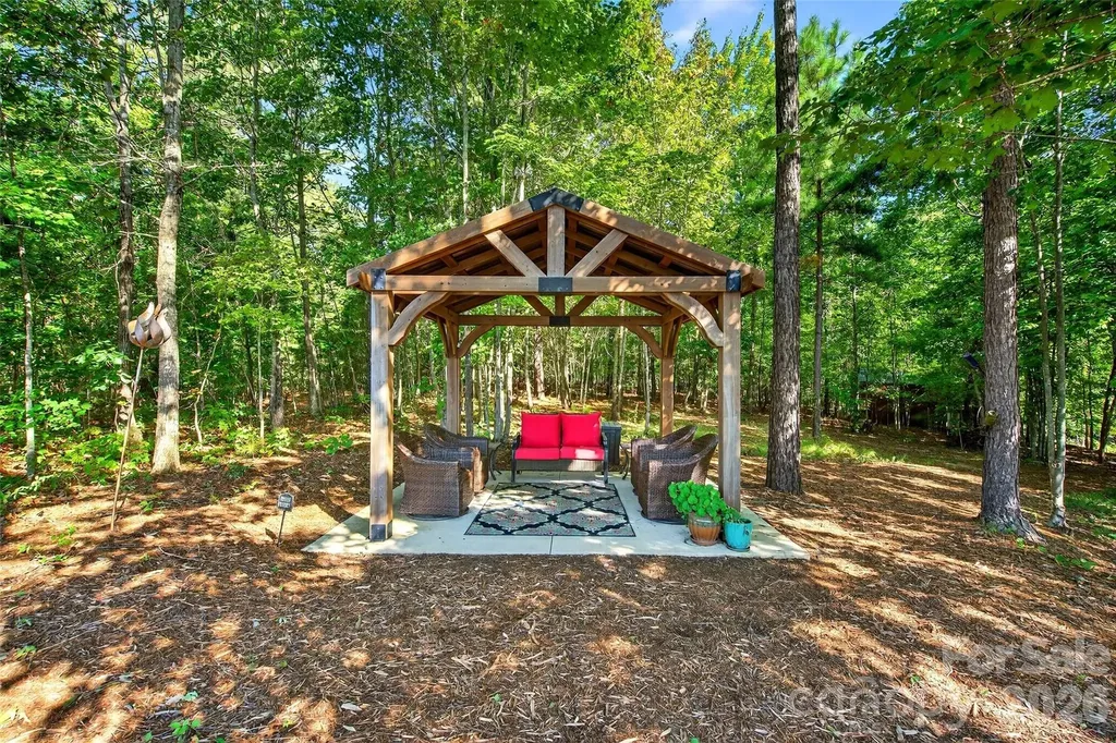 61 Majestic Path Nebo NC 28761