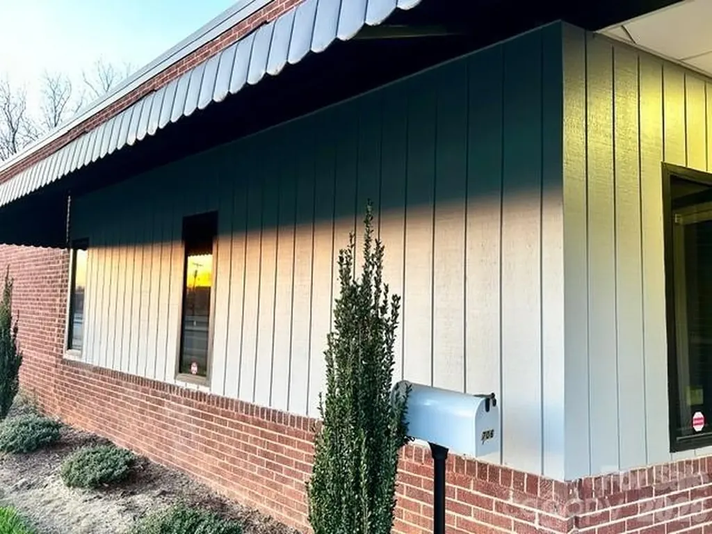 706 Main Avenue NW Hickory NC 28601
