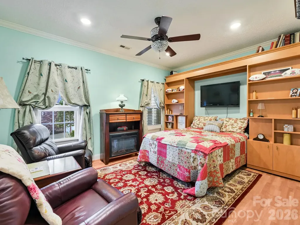 653 High Quarry Road Hendersonville NC 28791