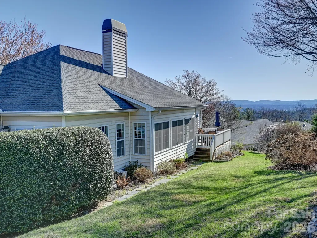 653 High Quarry Road Hendersonville NC 28791