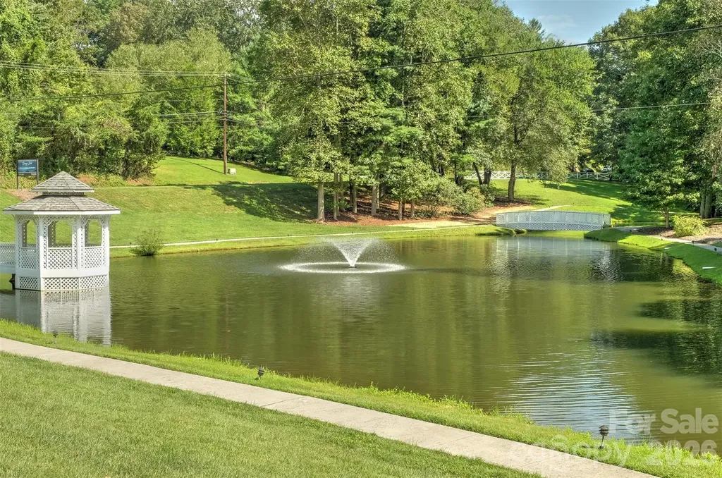 653 High Quarry Road Hendersonville NC 28791
