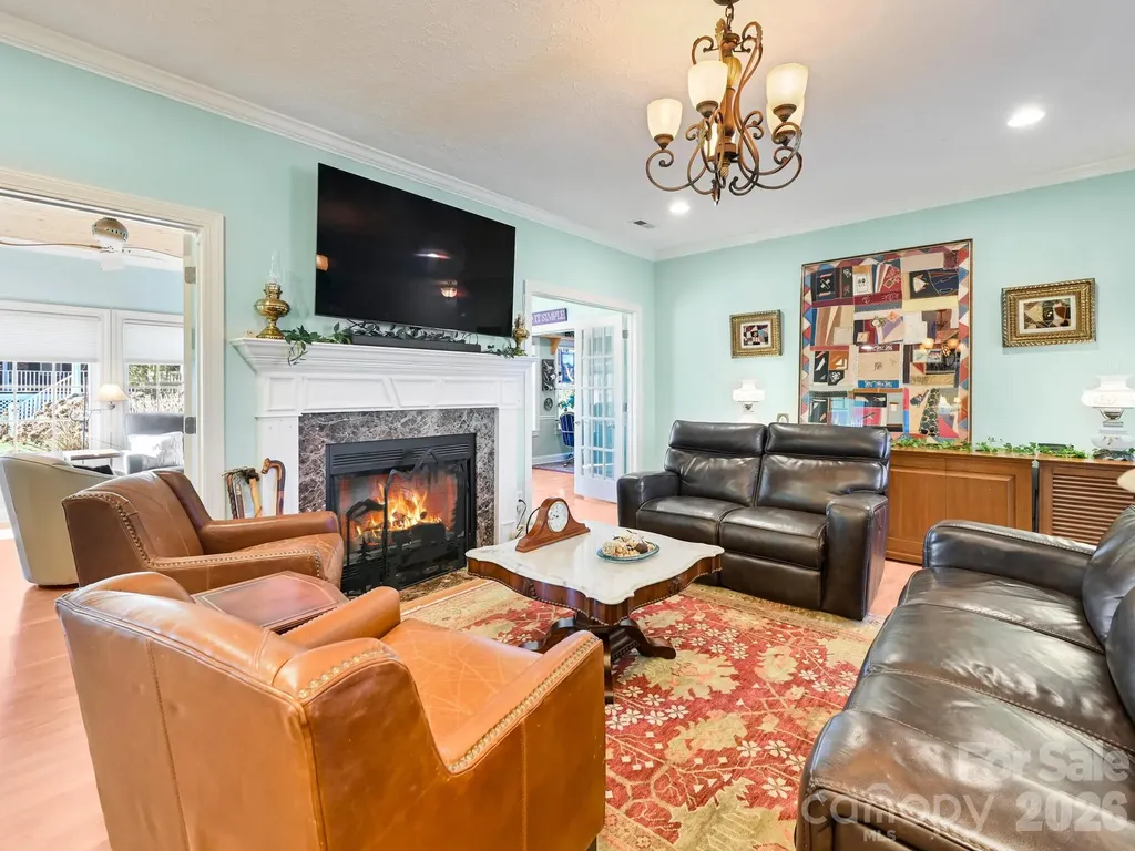 653 High Quarry Road Hendersonville NC 28791