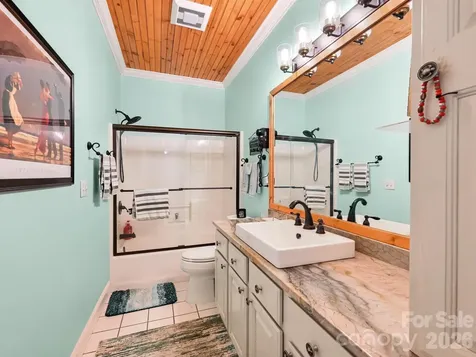 653 High Quarry Road Hendersonville NC 28791