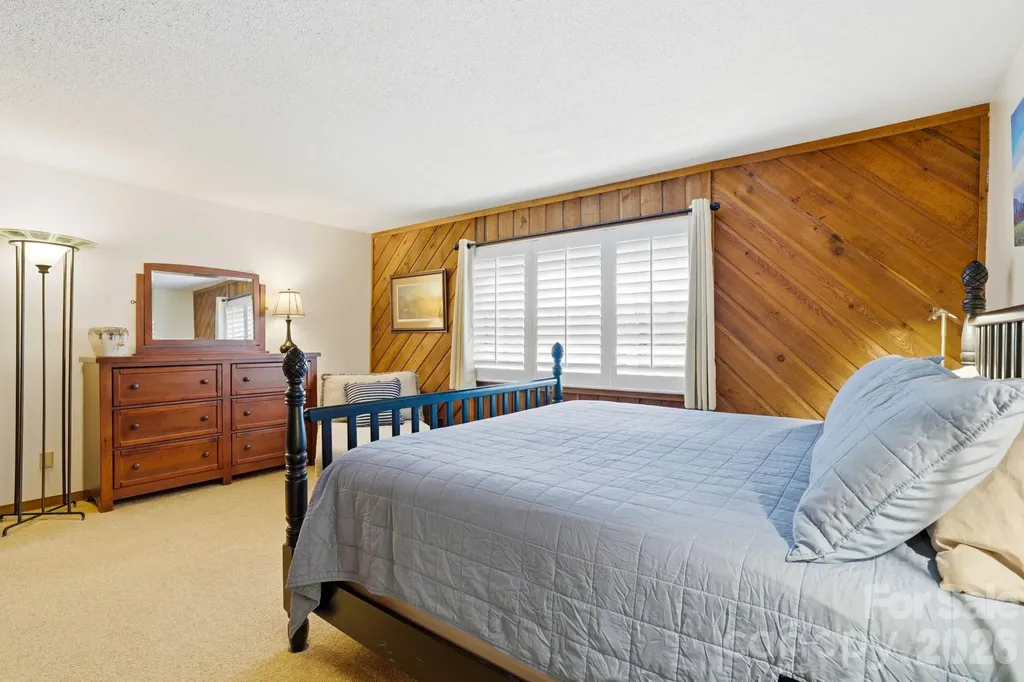 221 Toxaway Falls Drive Lake Toxaway NC 28747