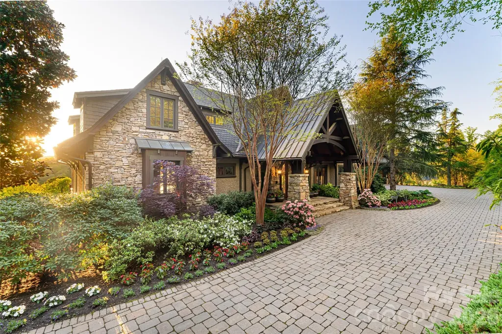 66 N Deerhaven Lane Asheville NC 28803