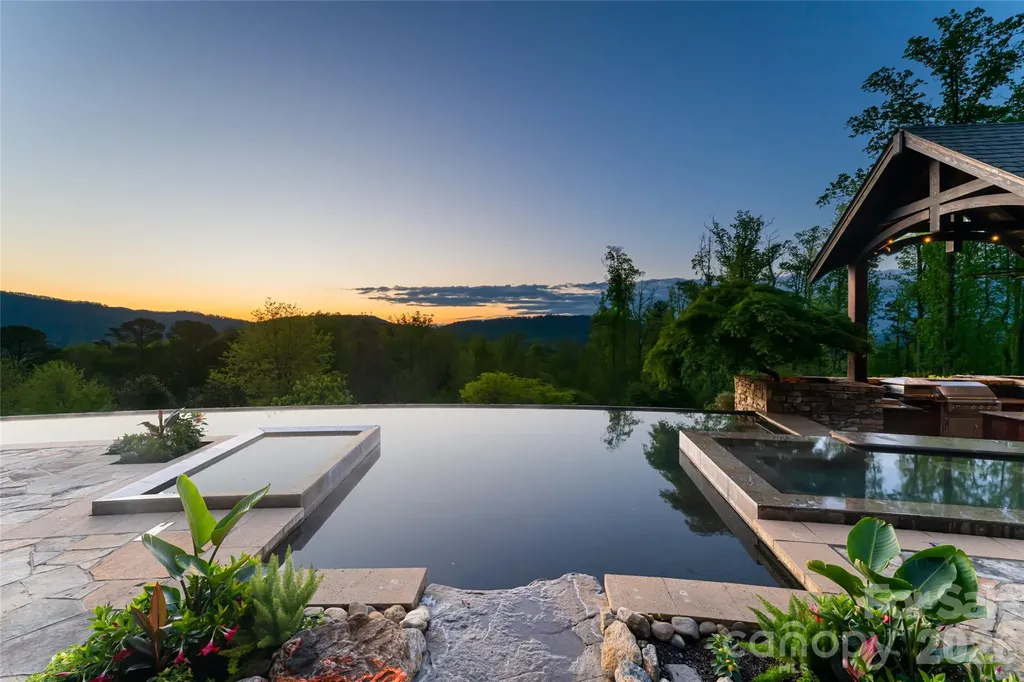 66 N Deerhaven Lane Asheville NC 28803