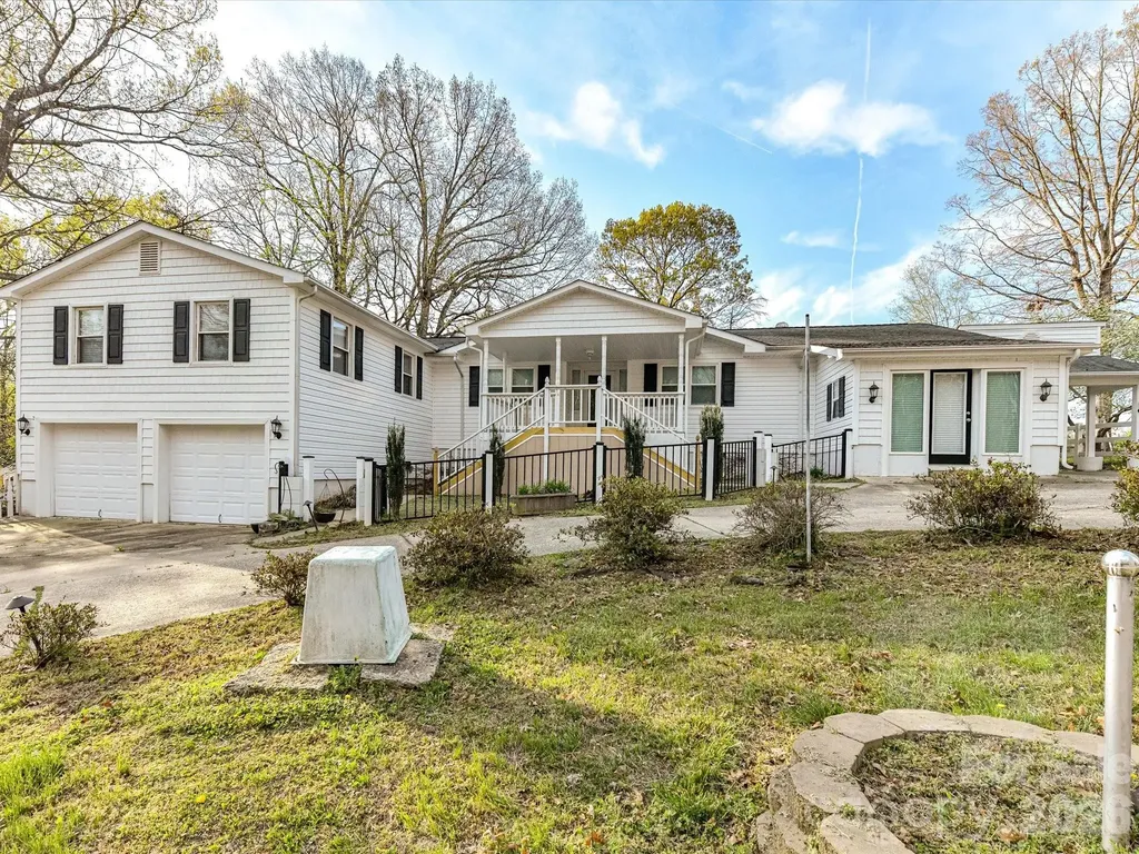 916 Lakewood Drive Matthews NC 28104