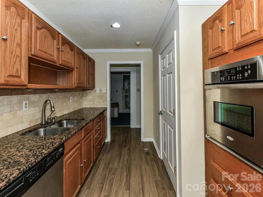 916 Lakewood Drive Matthews NC 28104