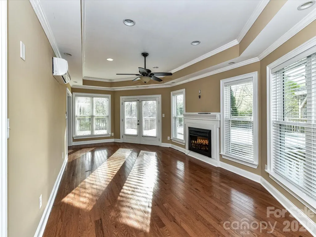 916 Lakewood Drive Matthews NC 28104
