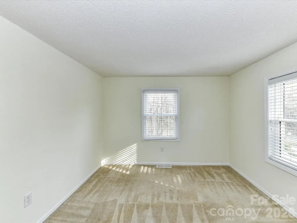 916 Lakewood Drive Matthews NC 28104
