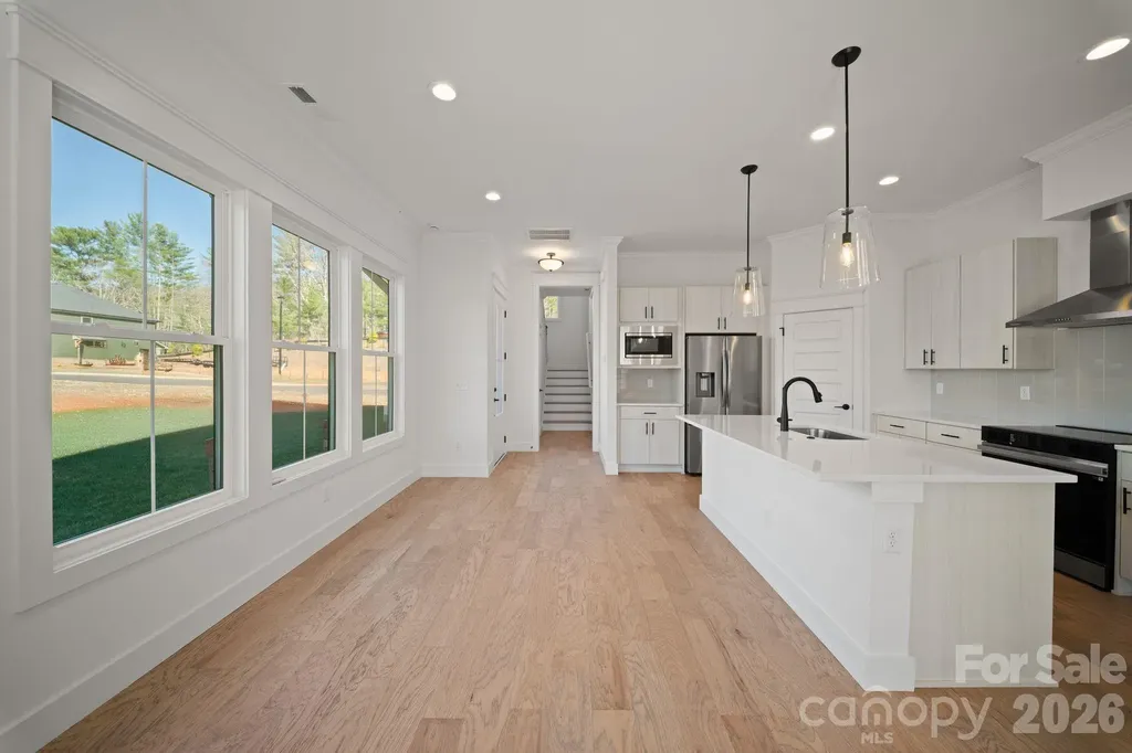128 Collin Place Asheville NC 28804