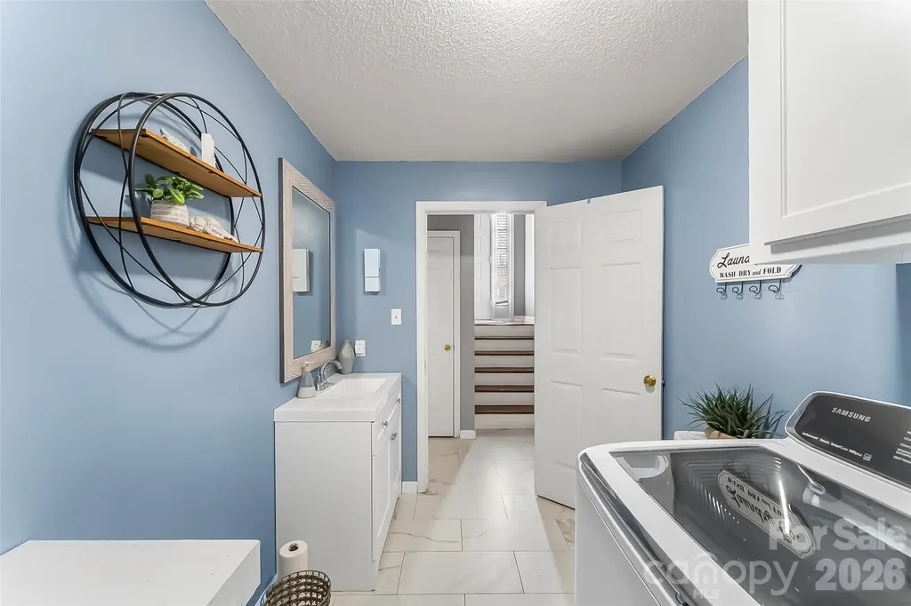 1757 Castlewood Court Hickory NC 28602