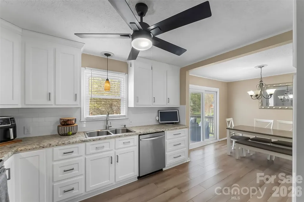 1757 Castlewood Court Hickory NC 28602