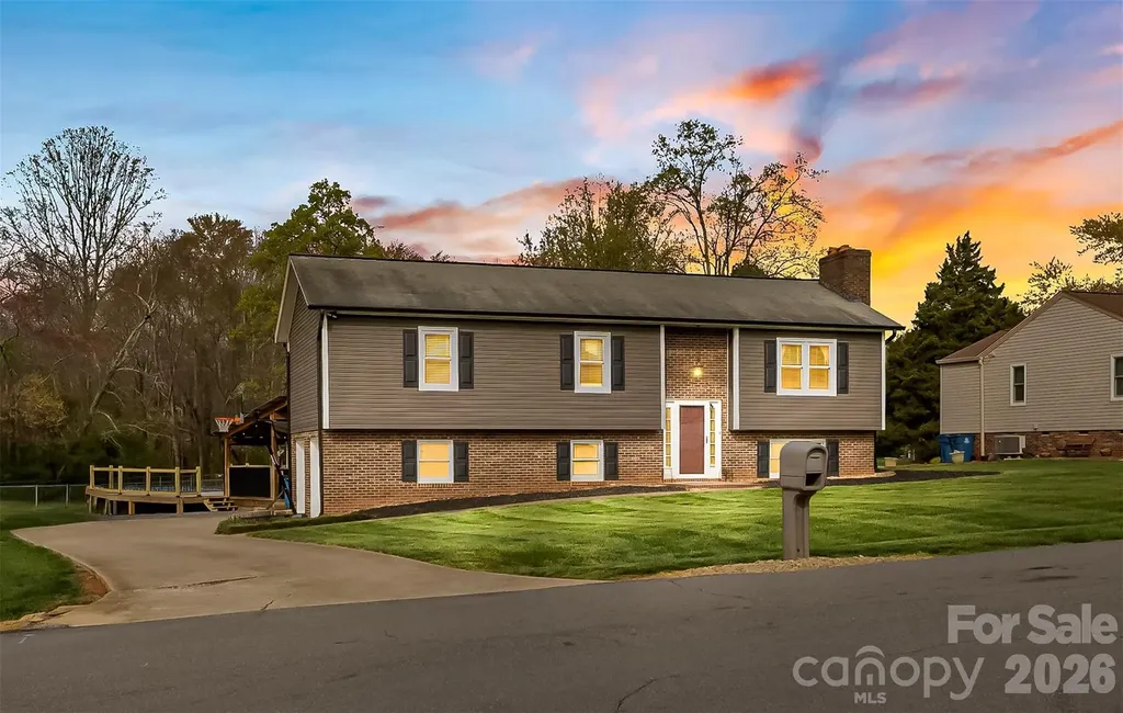 1757 Castlewood Court Hickory NC 28602