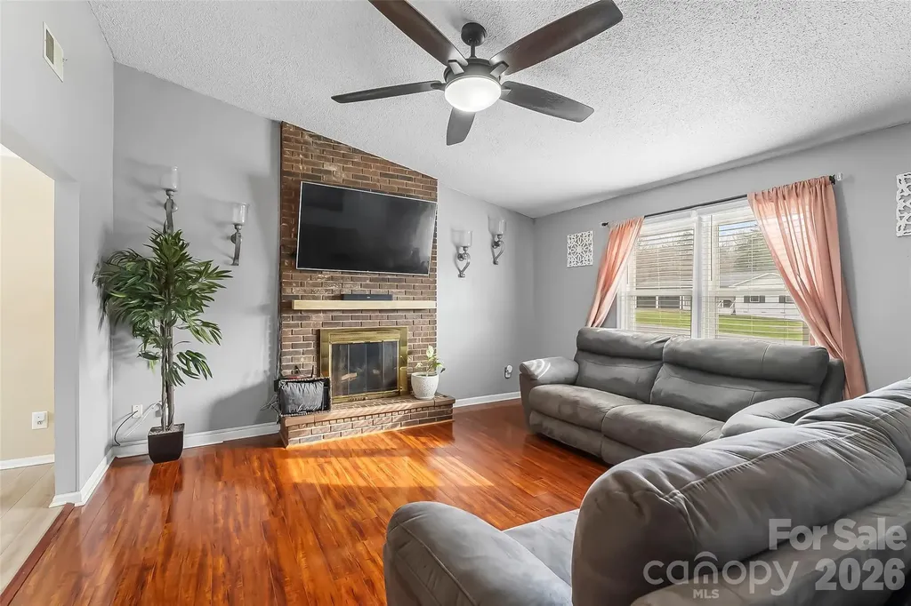 1757 Castlewood Court Hickory NC 28602