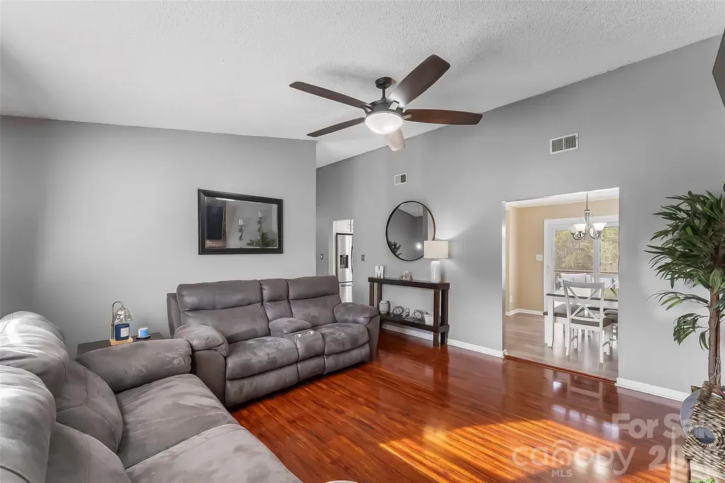 1757 Castlewood Court Hickory NC 28602