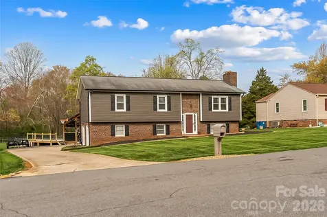 1757 Castlewood Court Hickory NC 28602