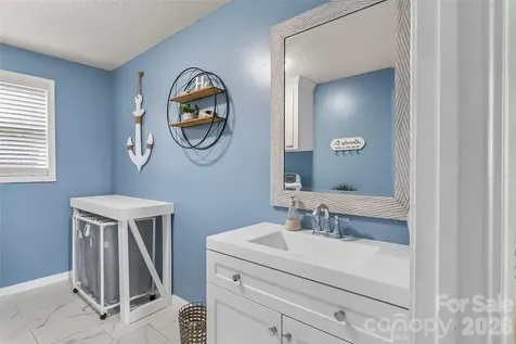 1757 Castlewood Court Hickory NC 28602