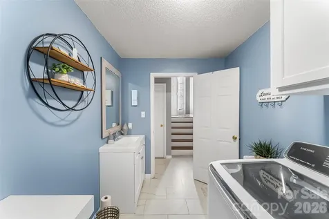 1757 Castlewood Court Hickory NC 28602
