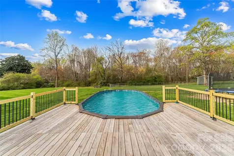 1757 Castlewood Court Hickory NC 28602