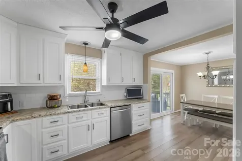 1757 Castlewood Court Hickory NC 28602