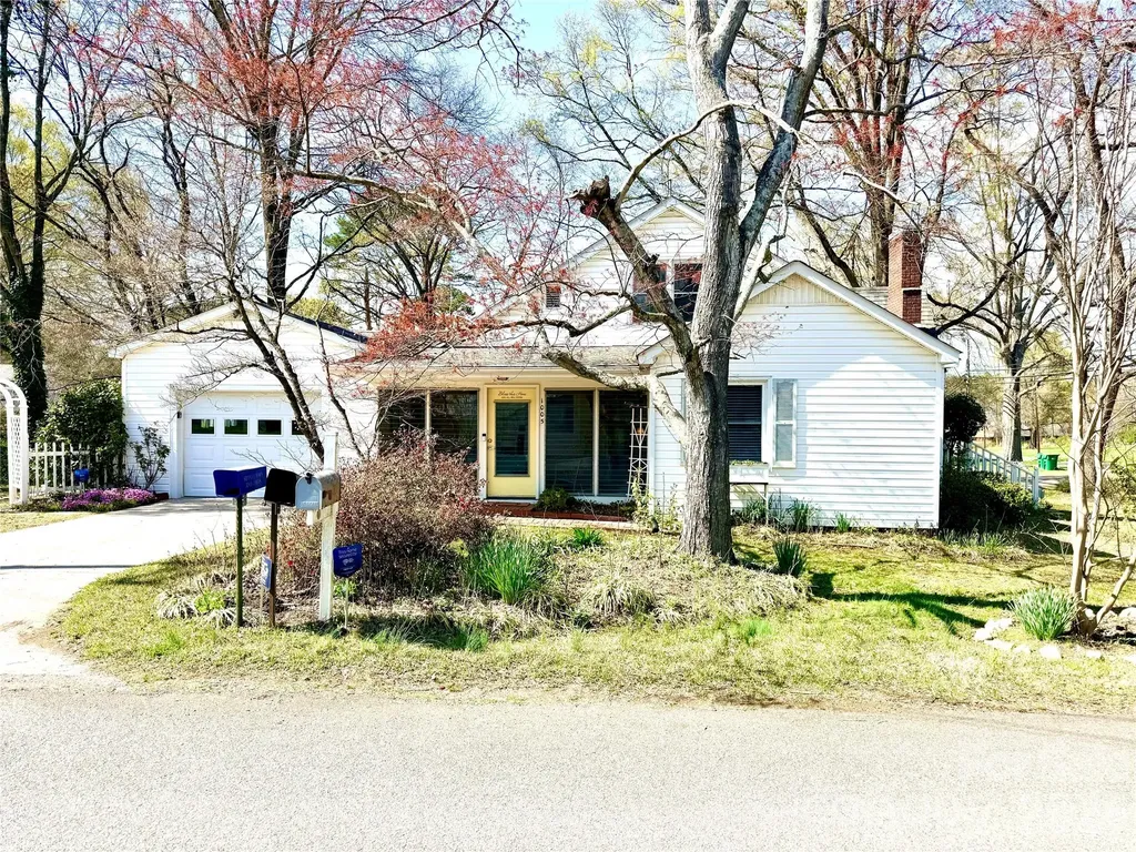 1005 N Main Street Oakboro NC 28129
