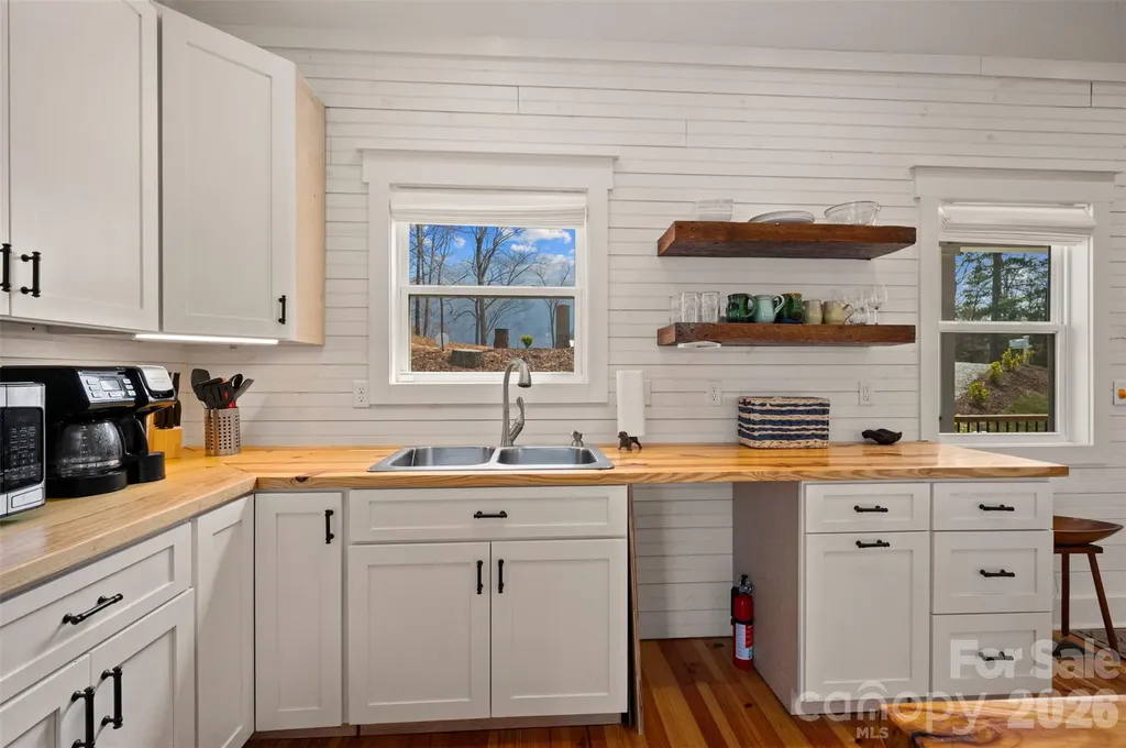 823 Silverstone Drive Hendersonville NC 28792