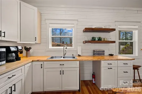823 Silverstone Drive Hendersonville NC 28792