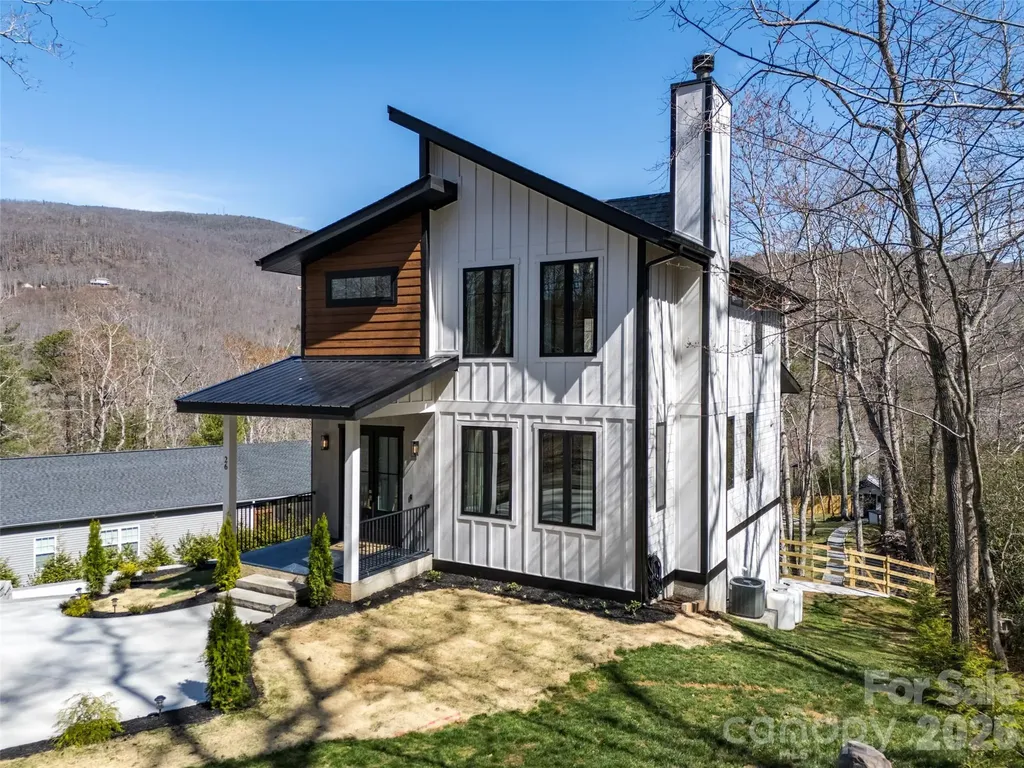 26 Pineview Road Fairview NC 28730