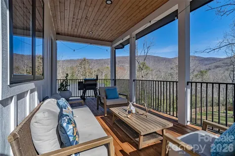 26 Pineview Road Fairview NC 28730