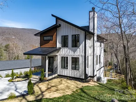 26 Pineview Road Fairview NC 28730