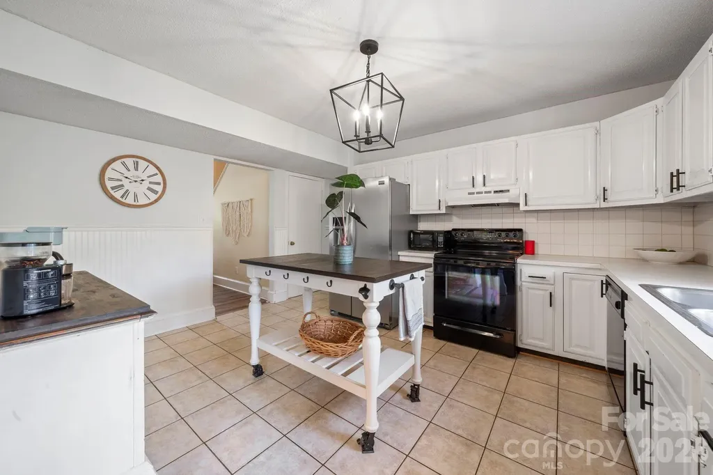 350 21st Avenue Drive NW Hickory NC 28601