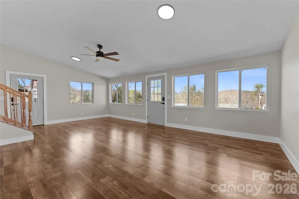 88 Skyview Terrace Asheville NC 28806